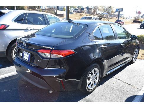 Used 2024 Toyota Corolla LE image 4