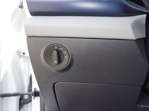 Used 2023 Volkswagen Taos SE image 22