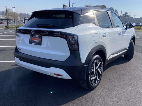 Used 2025 Nissan Kicks SV FWD image 3