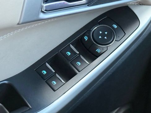 Used 2020 Ford Explorer XLT w/ Equipment Group 202A AWD/4WD image 37