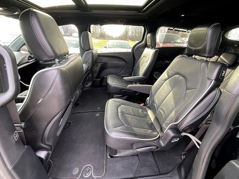 Used 2024 Chrysler Pacifica Limited w/ S Appearance Package image 31