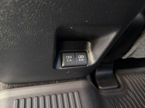 Used 2021 Toyota 4Runner Venture w/ Moonroof Package image 32