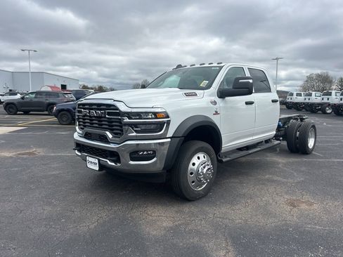 New 2026 RAM 5500 Tradesman w/ Chrome Appearance Group image 3
