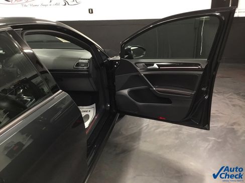 Used 2017 Volkswagen GTI SE image 33