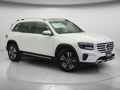 New 2026 Mercedes-Benz GLB 250 image 2