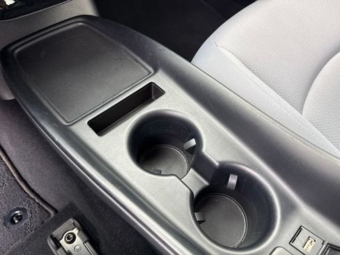 Used 2022 Toyota Prius L Eco FWD image 28