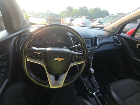 Used 2022 Chevrolet Trax LT w/ LT Convenience Package FWD image 11