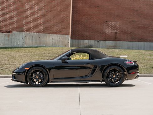 Used 2024 Porsche 718 Boxster w/ Premium Package image 7