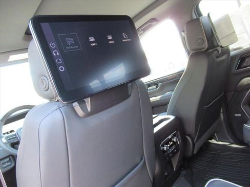 New 2026 GMC Yukon XL Elevation w/ Elevation Premium Package AWD/4WD image 18