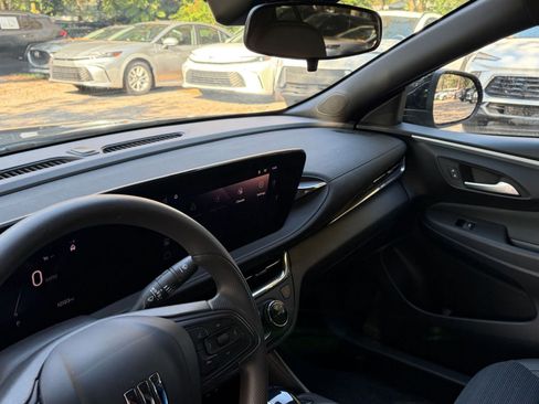 Used 2025 Buick Envista Preferred image 29