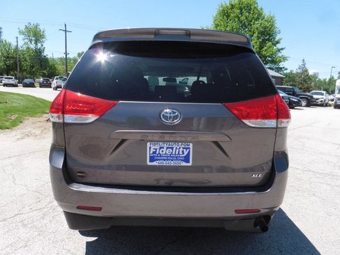 Used 2014 Toyota Sienna XLE FWD image 13