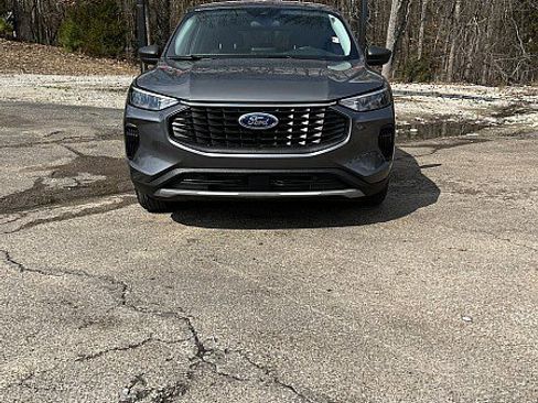 Used 2023 Ford Escape Active w/ Cold Weather Package image 2