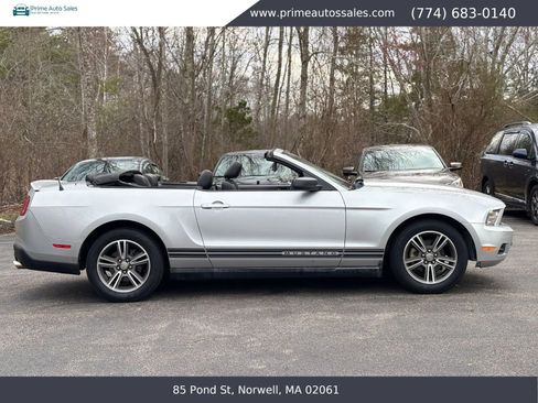 Used 2010 Ford Mustang Convertible RWD image 6