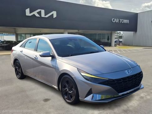 Used 2023 Hyundai Elantra SEL w/ Cargo Package FWD image 1