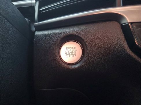 Used 2025 Kia Sorento S image 27