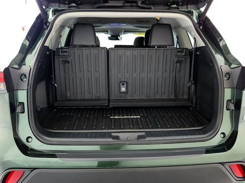 Certified 2024 Toyota Highlander XLE AWD/4WD image 44