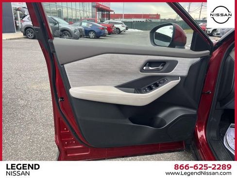 Used 2023 Nissan Rogue SV image 16