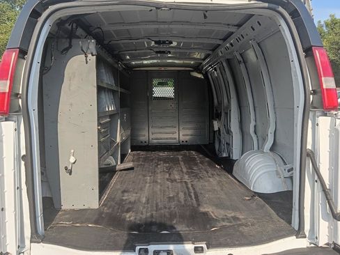 Used 2017 Chevrolet Express 2500 Extended RWD image 22