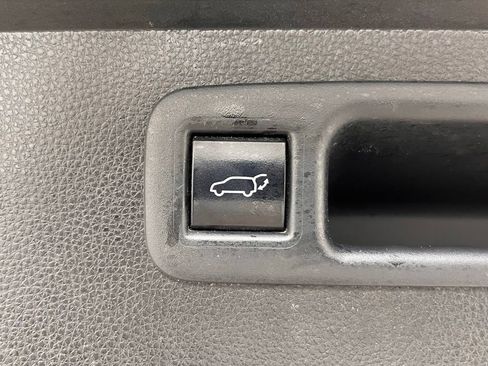 Used 2020 Toyota Highlander XLE AWD/4WD image 31