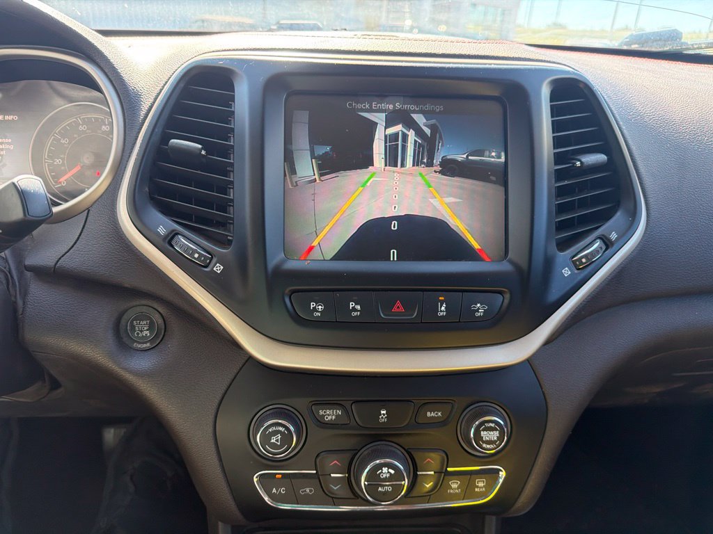 Used 2014 Jeep Cherokee Trailhawk w/ Technology Group AWD/4WD image 12