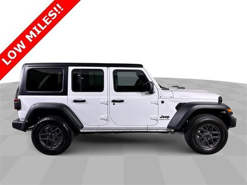 Used 2024 Jeep Wrangler Sport S image 9