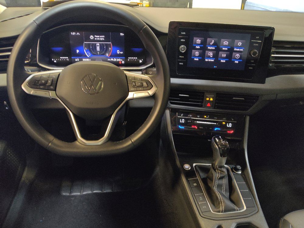 Used 2025 Volkswagen Jetta SE FWD image 22