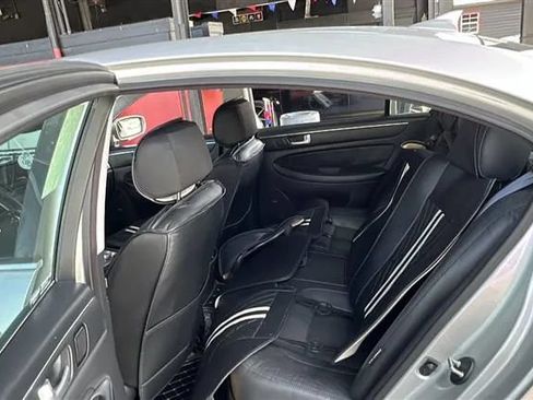 Used 2013 Hyundai Genesis 5.0 R-Spec RWD image 4
