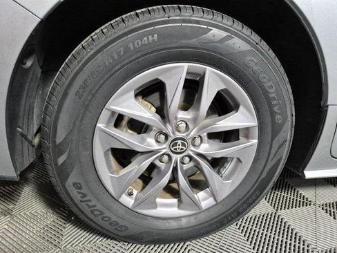 Certified 2024 Toyota Sienna XLE image 11