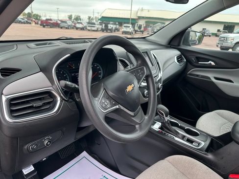 Used 2022 Chevrolet Equinox LS AWD/4WD image 12