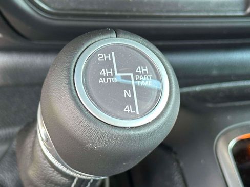 Used 2025 Jeep Wrangler Unlimited Sahara AWD/4WD image 27