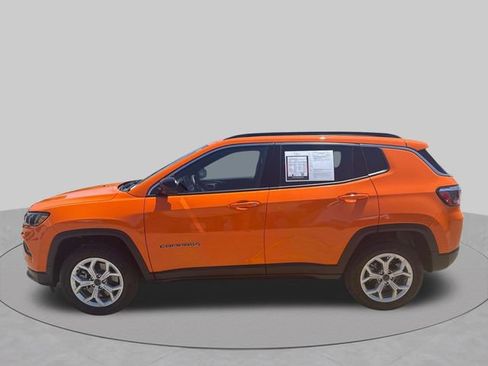 Used 2026 Jeep Compass Latitude AWD/4WD image 7