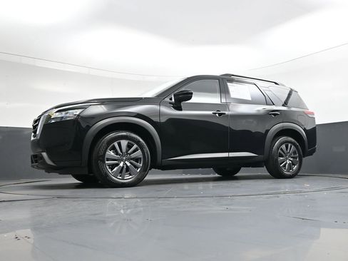 Used 2025 Nissan Pathfinder SV image 41