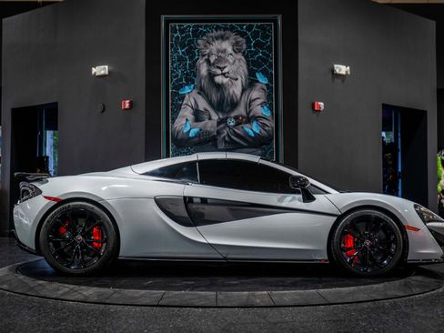 Used 2018 McLaren 570S Spider image 21