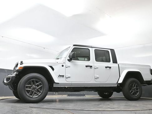 New 2026 Jeep Gladiator Sport AWD/4WD image 40