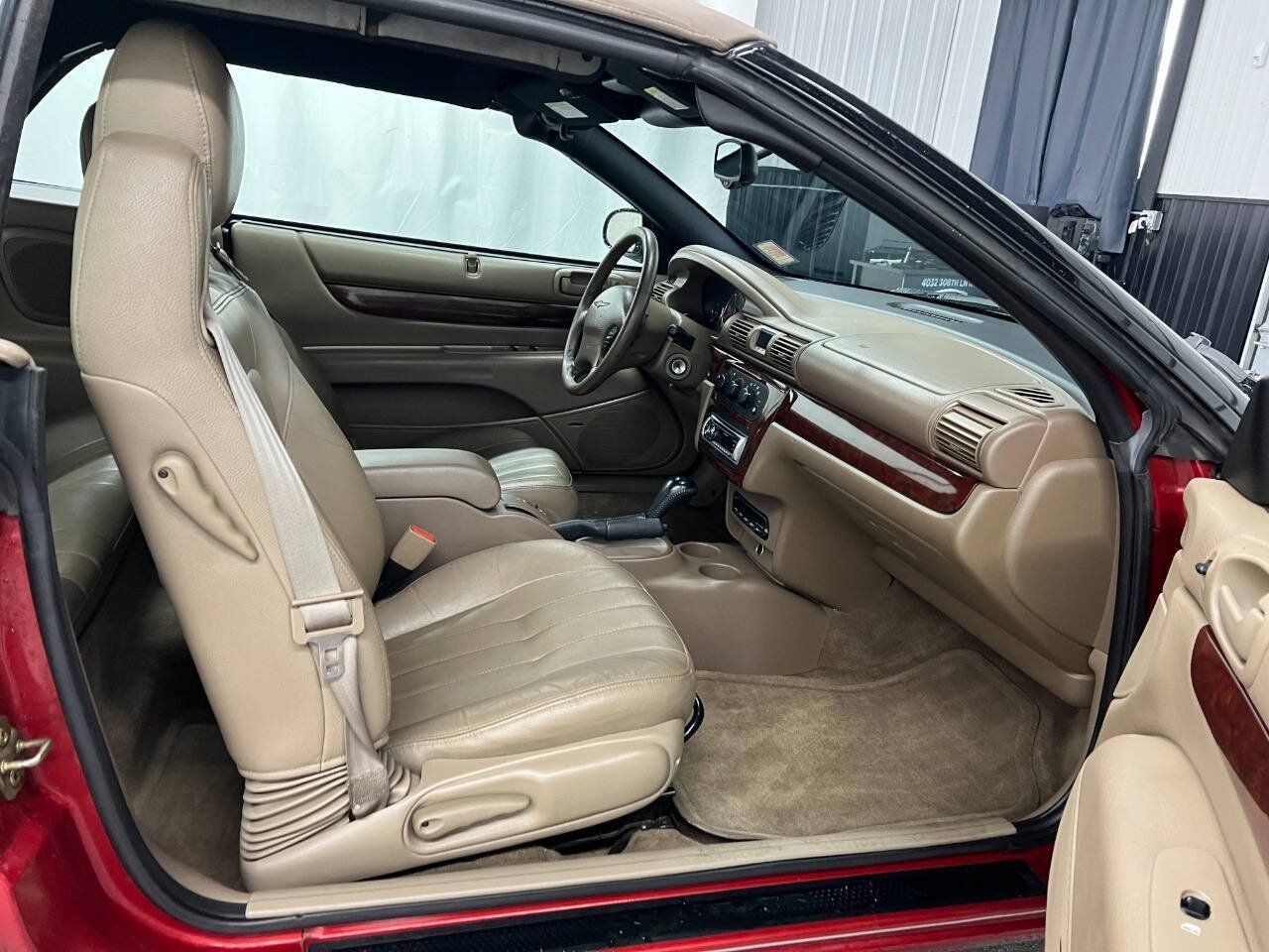 Used 2001 Chrysler Sebring LXi FWD image 11