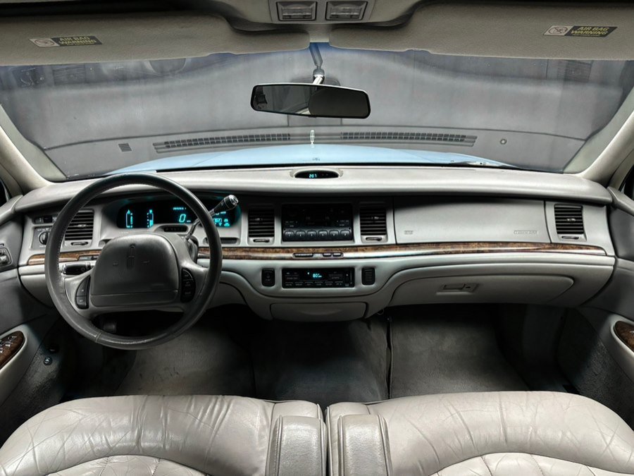 Used 1997 Lincoln Town Car Executive RWD image 36