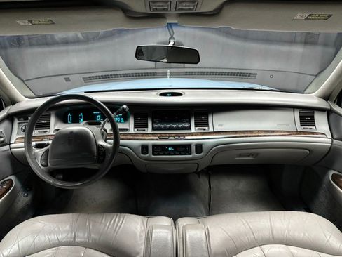 Used 1997 Lincoln Town Car Executive image 36