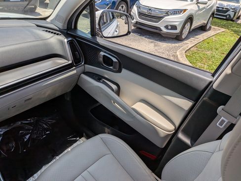 Used 2024 Kia Sorento S FWD image 19
