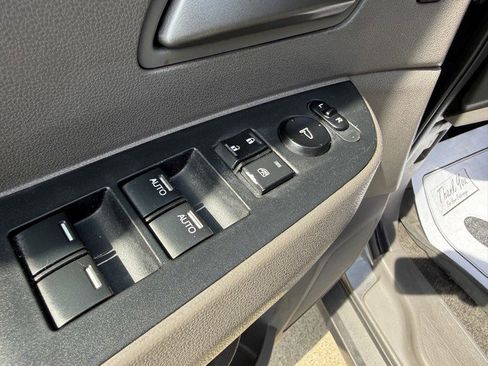 Used 2011 Honda Odyssey Touring Elite image 20