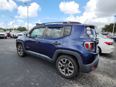 Used 2016 Jeep Renegade Latitude w/ Popular Equipment Group FWD image 5