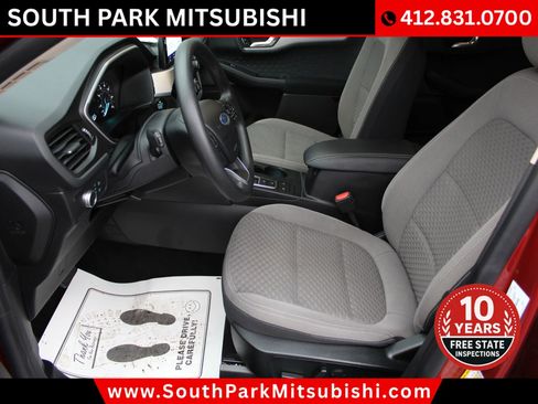 Used 2020 Ford Escape SE image 12