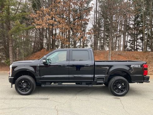 Used 2025 Ford F250 XLT w/ Black Appearance Package image 5