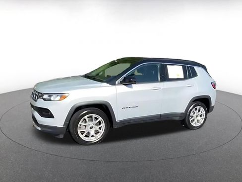 Used 2025 Jeep Compass Limited AWD/4WD image 8