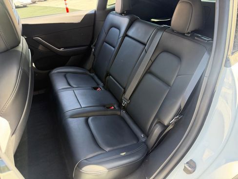 Used 2022 Tesla Model Y Performance image 27