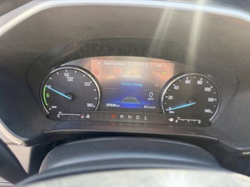 Used 2021 Ford Escape SE w/ SE Sport Appearance Package image 12