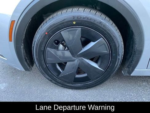 Used 2023 Toyota Prius LE image 10