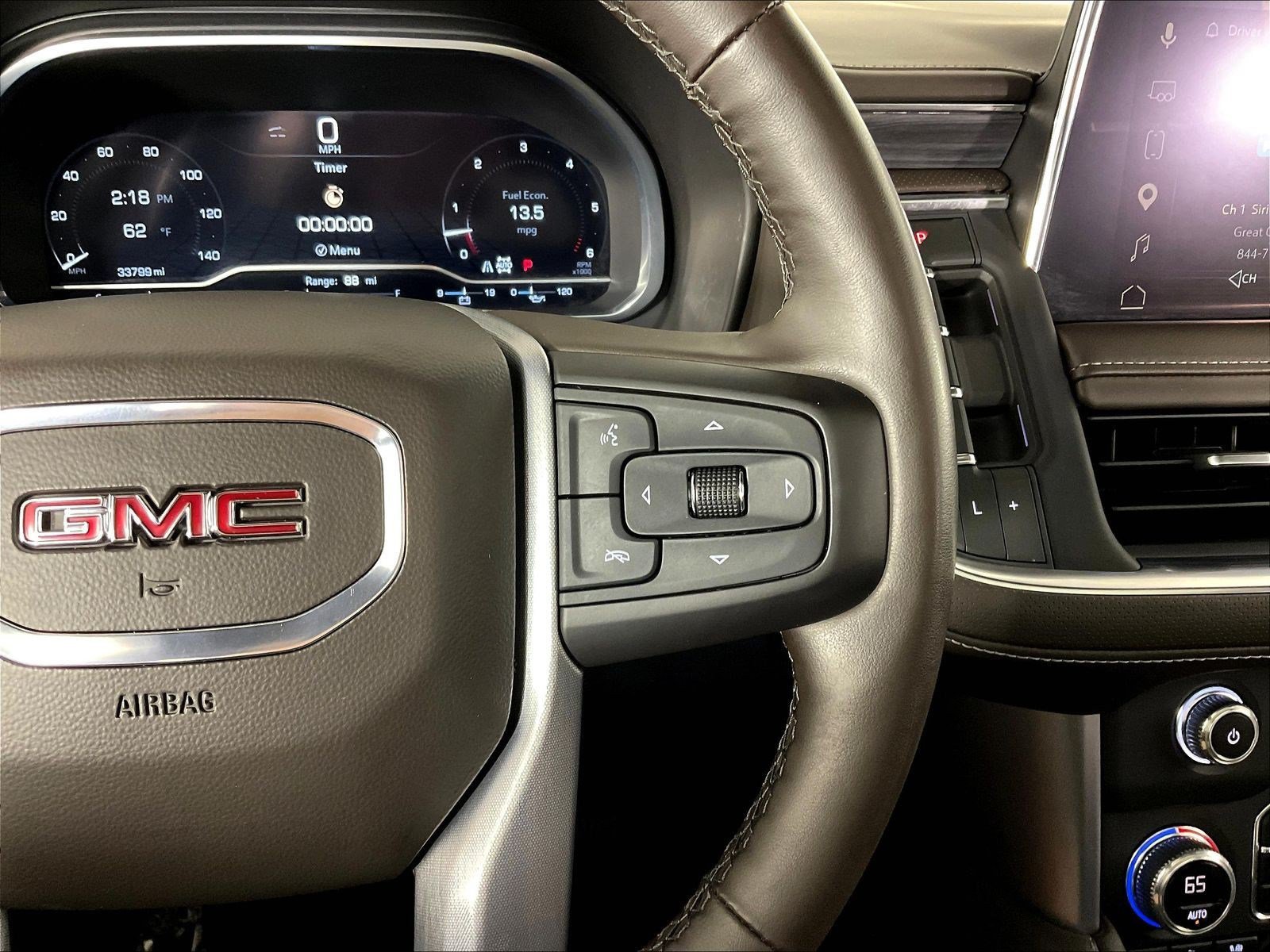 Used 2023 GMC Yukon XL SLT w/ SLT Premium Package AWD/4WD image 12