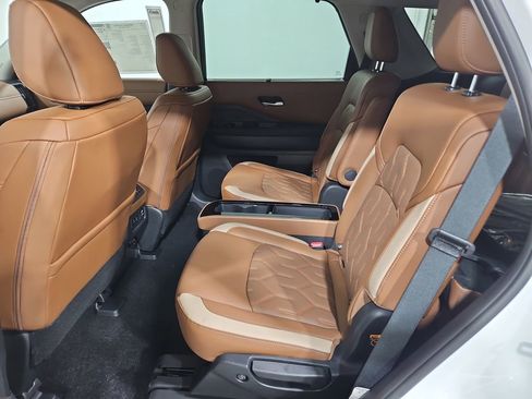 New 2026 Nissan Pathfinder Platinum image 25