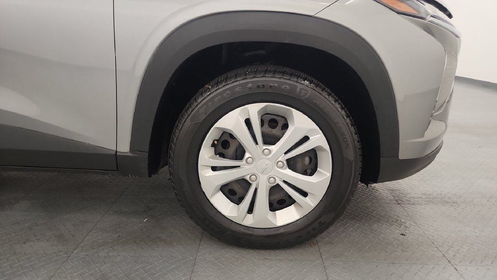 Used 2024 Chevrolet Trax LS w/ Driver Confidence Package FWD image 19