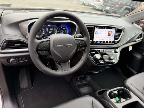 New 2026 Chrysler Pacifica Select w/ S Appearance Package AWD/4WD image 2